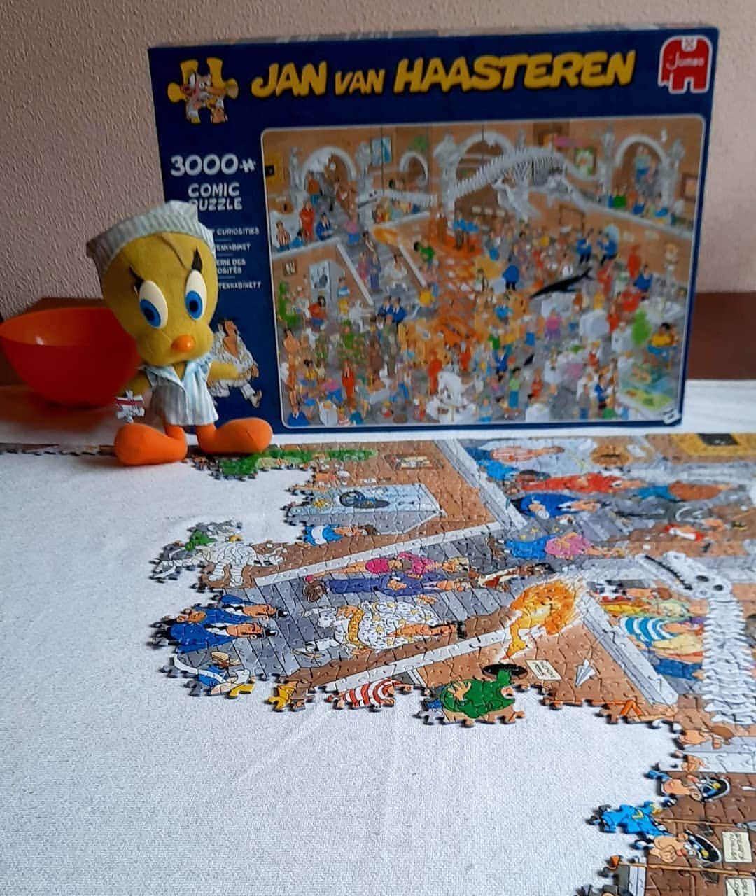 Little Yellow Birdさんのインスタグラム写真 - (Little Yellow BirdInstagram)「My jigsaw is going well because it has been raining. For DAYS! Maybe WEEKS!!! LOTS OF RAIN!!! PLEASE, make it stop. Please!?!? #littleyellowbird #tweety #tweetykweelapis #adventures #yellow #bird #wednesday #humpday #jigsaw #legpuzzel #vanhaasteren #rain #rainyday #regendag #makeitstop #stuffedanimalsofinstagram #plushiesofinstagram」10月7日 21時54分 - tweetykweelapis