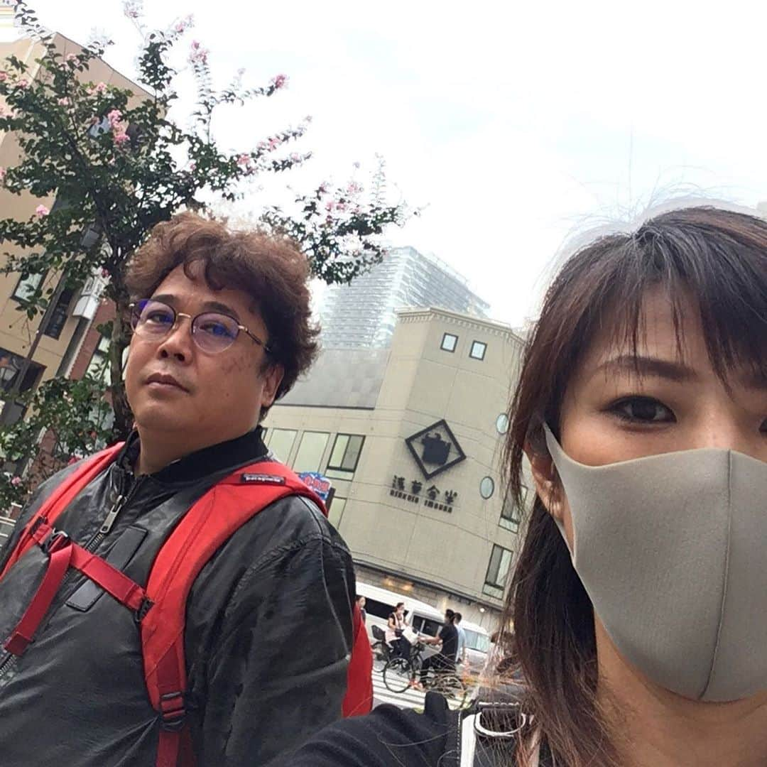 赤プルさんのインスタグラム写真 - (赤プルInstagram)「新しい事に挑戦すると、新しい仕事が来るな〜！ ちょっと今からドキドキしっちゃうし、楽しみ。 慎ちゃんありがとう。 次の浅草の出番は12日15時くらいからです。 久々に行った百麺も美味しかったのであげ #赤プル #新しい仕事　？ #久々かな #ドキドキわくわく  #ピンの仕事も嬉しいけど  #夫婦コンビチャイム  での #お仕事お待ちしています #本当は  #ドラマに出たい　 #と思って始めた #ショートコント」10月7日 21時58分 - puluco_a