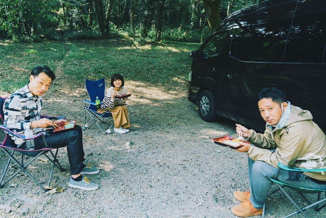 入江悠のインスタグラム：「福田沙紀さん、吉岡睦雄さんと昼食。 この後、豪雨。 の前に撮り終えました。 やったぜ。  #シュシュシュの娘」