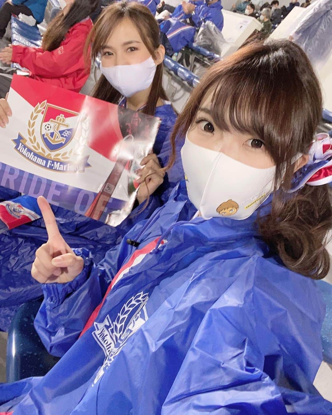 武田美憂のインスタグラム：「. オウルテック様本社にてとある撮影の後、 皆でニッパツ三ツ沢球技場へ！ JリーグYBCルヴァンカップ準決勝、 ハラハラしながら横浜F・マリノスの応援を してまいりました！💙🤍❤️ . 雨のグラウンドでしたがお客さんもアツく 盛り上がりを見せてくれた試合でしたが、 残念ながら勝利の女神にはなれませんでした😖 また機会があったら現地観戦したい🔥 . #Jリーグ #ルヴァンカップも勝ち獲ろう #全てはマリノスのために #fmarinos #横浜fマリノス #owltech #オウルテック #レースクイーン #コスチューム #マシン #race #モータースポーツ #オウルテックレディ #武田美憂 #portrait #portraitphotography」