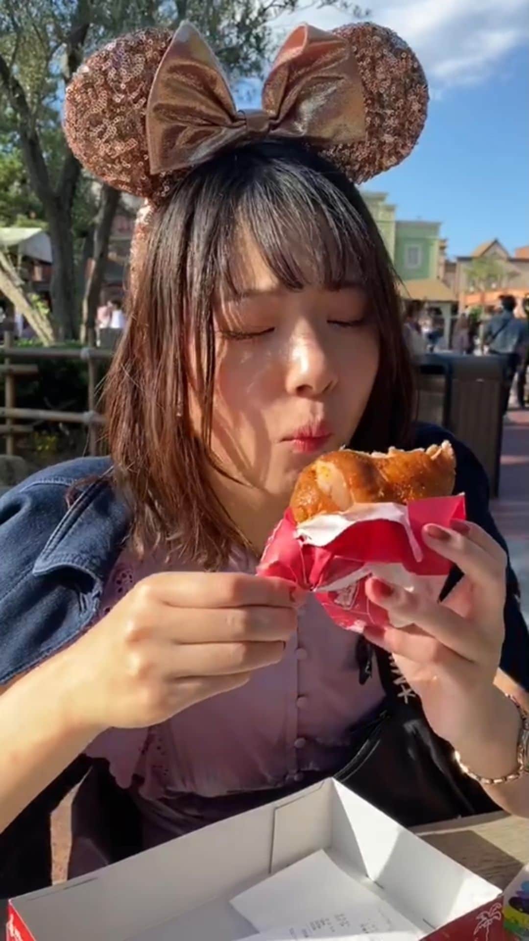 山田杏奈のインスタグラム：「やっぱり肉を食おう🍖😋🍴💗  #ディズニー #ディズニーランド #Disney #ミス東大 #リール #彼女感」