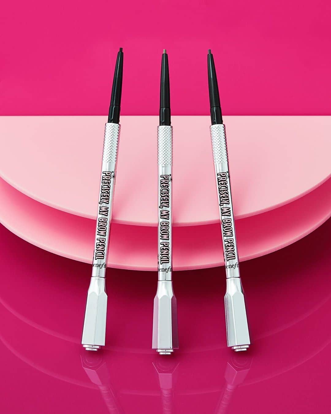 Benefit Cosmeticsさんのインスタグラム写真 - (Benefit CosmeticsInstagram)「We’ll get straight to the POINT 💕  #preciselymybrowpencil is the clear choice for creating super fine, hair-like strokes to get the most natural brows possible!  🛒 Available in 12 shades to match every brow at @sephora #Sephora #benefit 📸: @shannonwarf」10月8日 9時14分 - benefitcosmetics