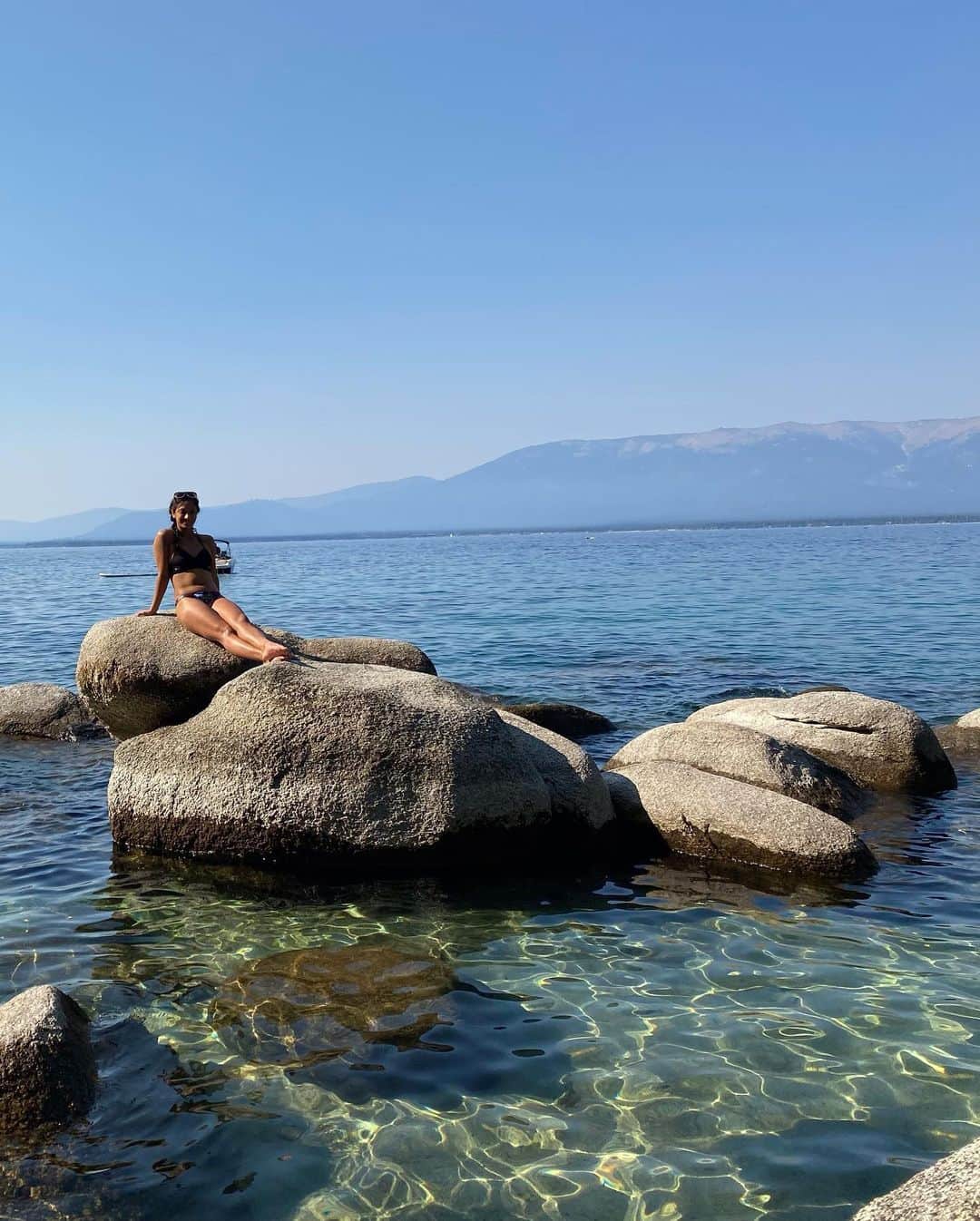 アマンダ・エボラさんのインスタグラム写真 - (アマンダ・エボラInstagram)「Lake Tahoe, you did not disappoint!  🥂⛰🏝🏞🌿🚵‍♀️  #ritzcarltonlaketahoe #secretcove #dickslake #eaglelake #sandharbor #truckeelegacytrail #honeymoon  Honeymoon Part 2 ➡️ Laguna !」10月8日 9時16分 - acevora84