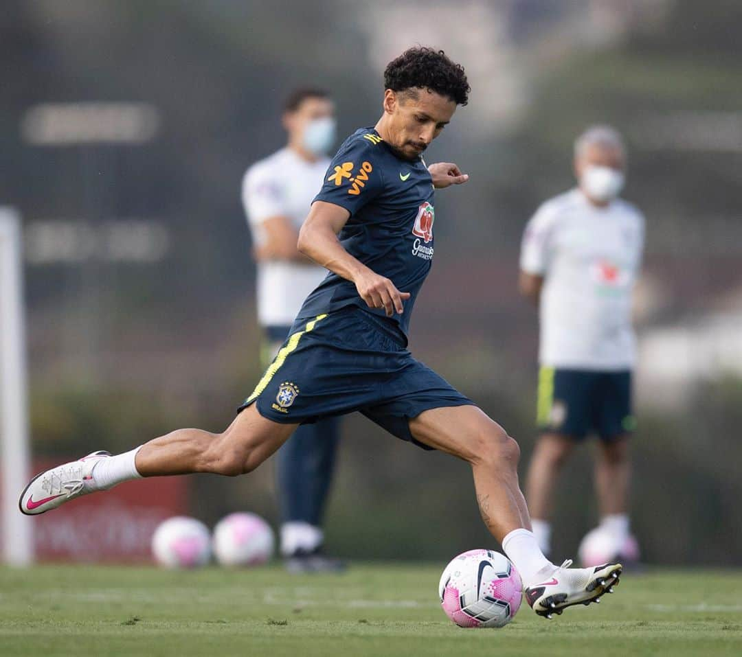 マルコス・アオアス・コレアのインスタグラム：「O quanto é bom estar aqui 🇧🇷 #VamoBrasil」