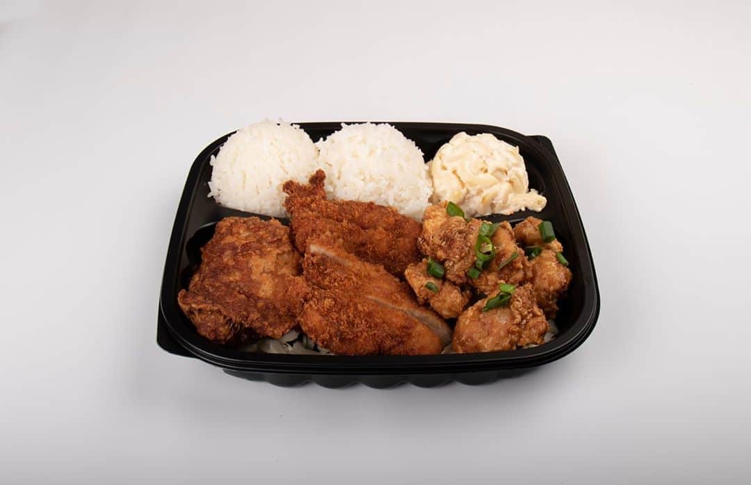 Zippy's Restaurantsのインスタグラム：「Have you tried our new Chicken Trio Plate? Order this Fried 🐓 + 🐓Katsu + 🇰🇷Fried 🐓combo on Zippys.com or our mobile app, pay ahead and use our no-contact, curbside pick-up.」