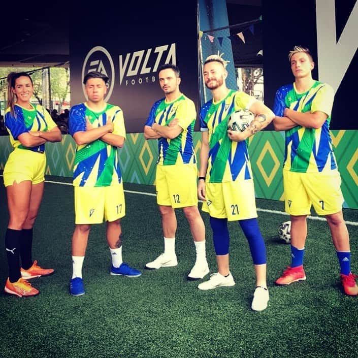 アレッサンドロ・ローザ・ヴィエイラのインスタグラム：「Estamos de volta #SquadRio 🇧🇷 #Fifa21」