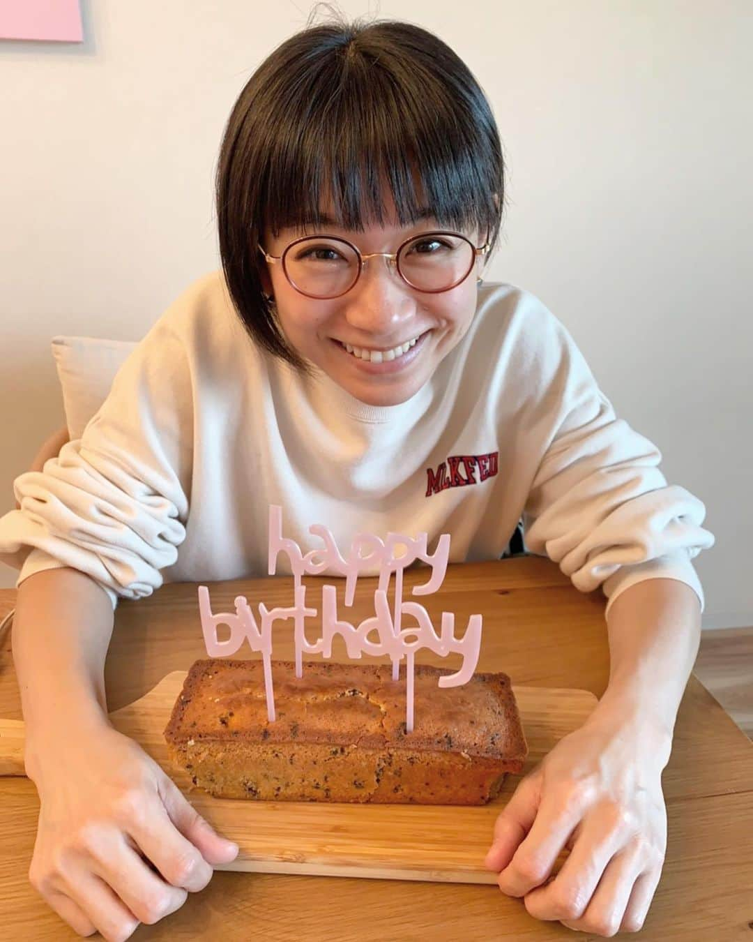 時東ぁみさんのインスタグラム写真 - (時東ぁみInstagram)「友達が作るこのケーキが大好きでリクエストして作ってもらいました🍰 ・ そしたら、来られないって言ってた友達がサプライズでいたのー！！ 本当にいないって思ってたからサプライズというより、ドッキリレベルで驚いてしまったwww びっくりしすぎて心臓痛かったwww ・ こんな風にお祝いしてもらえて本当に幸せ者です💗 ・ #時東ぁみ #誕生日 #birthday #ケーキ #手作りケーキ #リクエスト #誕生日ケーキ #cake #サプライズ #サプライズバースデー #ドッキリ #びっくりしすぎて #心臓痛い #嬉しい #幸せ #歳重ねる #最高」10月8日 8時16分 - amitokito