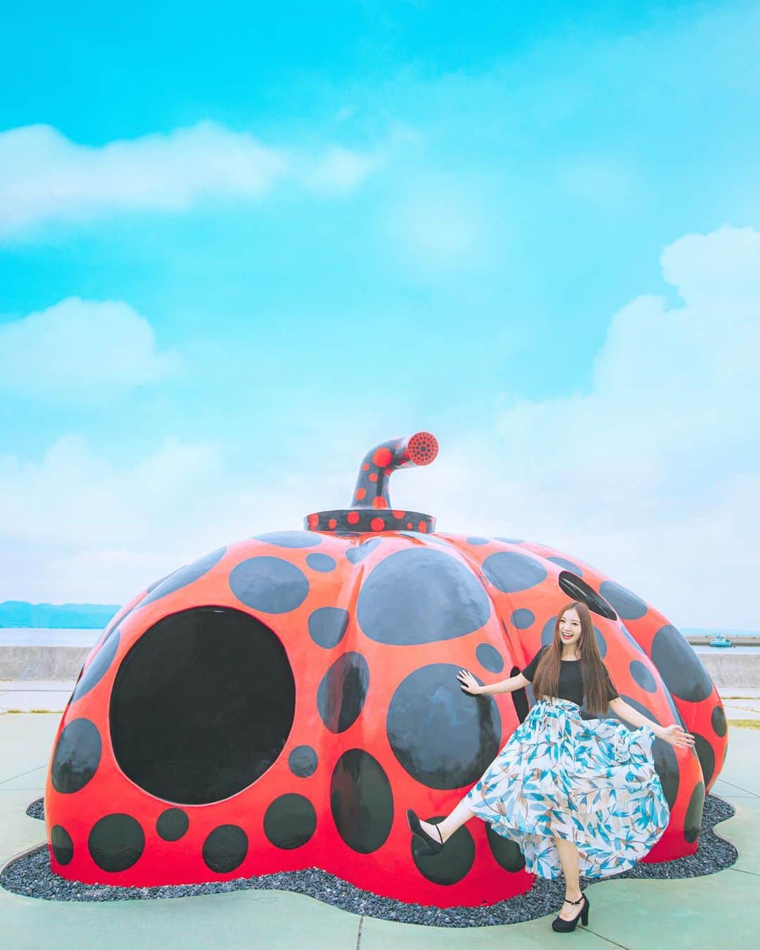 ももせゆきさんのインスタグラム写真 - (ももせゆきInstagram)「🎃🐞  香川県直島にある草間彌生さんの作品【赤かぼちゃ】 草間彌生さんは私と同じ長野県の松本市出身😊素晴らしい方と同じ生まれで嬉しいな♡ 🐞 ☀️ 🎃  ・  #daily_photo_jpn  #team_jp_ #IG_PHOS#japan_daytime_view#ポートレート #被写体 #genic_mag#instagram#IGersJP #retrip_nippon #hubsplanet  #カメラ女子 #カメラ好きな人と繋がりたい #s_shot #ファインダー越しの私の世界 #genic_japan #tokyocameraclub #awesome_earthpix  #タビジョ#art_of_japan_ #hellofrom #ビジョビ #whim_member #earth_portraits #直島 #japan_of_insta#retrip_nippon #写真撮ってる人と繋がりたい#gpw_members_only」10月8日 8時29分 - momoyu1125