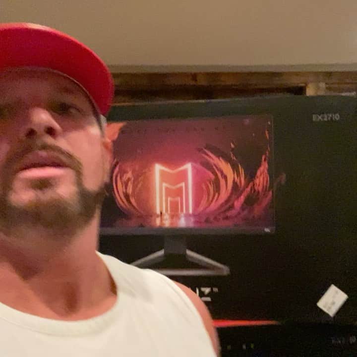 アレン・ジョーンズのインスタグラム：「Thank you to @benqnorthamerica for their newest 27” gaming monitor from MOBIUZ.」