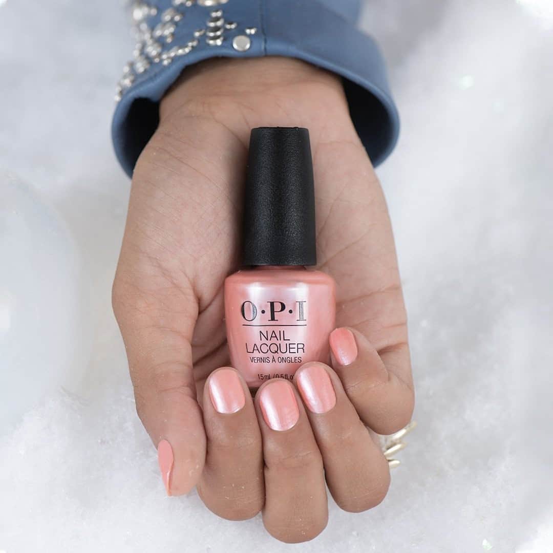 OPIさんのインスタグラム写真 - (OPIInstagram)「Feeling like today might be a #PinkMani kind of day. 💅  Shade: #SnowfallingForYou  #ColorIsTheAnswer #OPIShineBright #OPIObsessed #OPINaikLacquer #PinkNails #HolidayNailTrends #NailGoals #NailInspo #NailTrends #TrendyNails #NYENails #ShimmerNails #DIYNails #HolidayGlamour」10月8日 9時00分 - opi