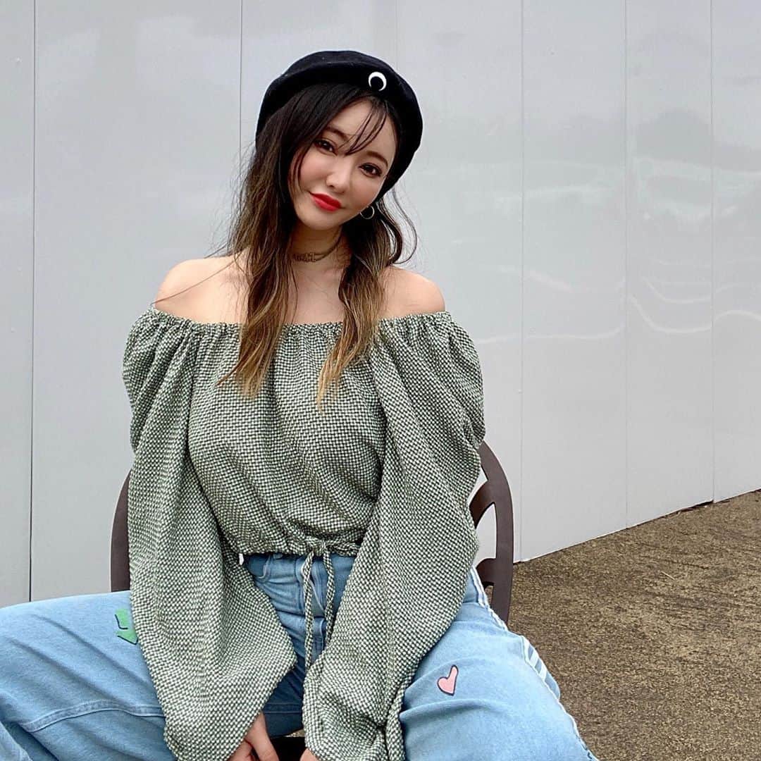 クリスティン・ウェイのインスタグラム：「My new @valmuer_official look. It’s online now. #fashiongram #fashionstyle #ootd #cwfashion  #fashiongram #christinewei #cwfashion #クリスティンウェイ #valmuer #adidasoriginals #ヴェルムーア」