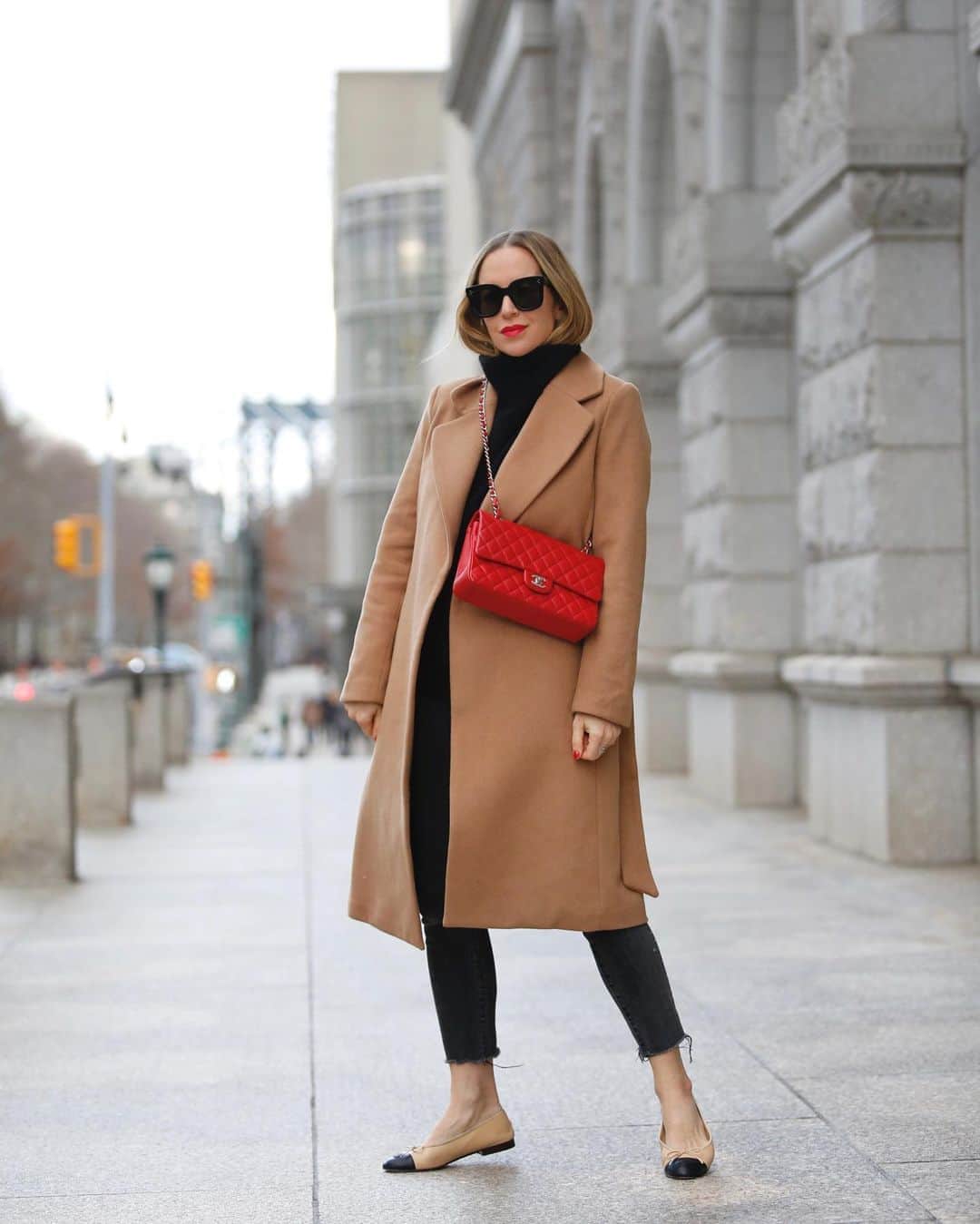 Helena Glazer Hodneのインスタグラム：「A camel and teddy bear coat roundup. Do you have a favorite? http://liketk.it/2Ybl7」