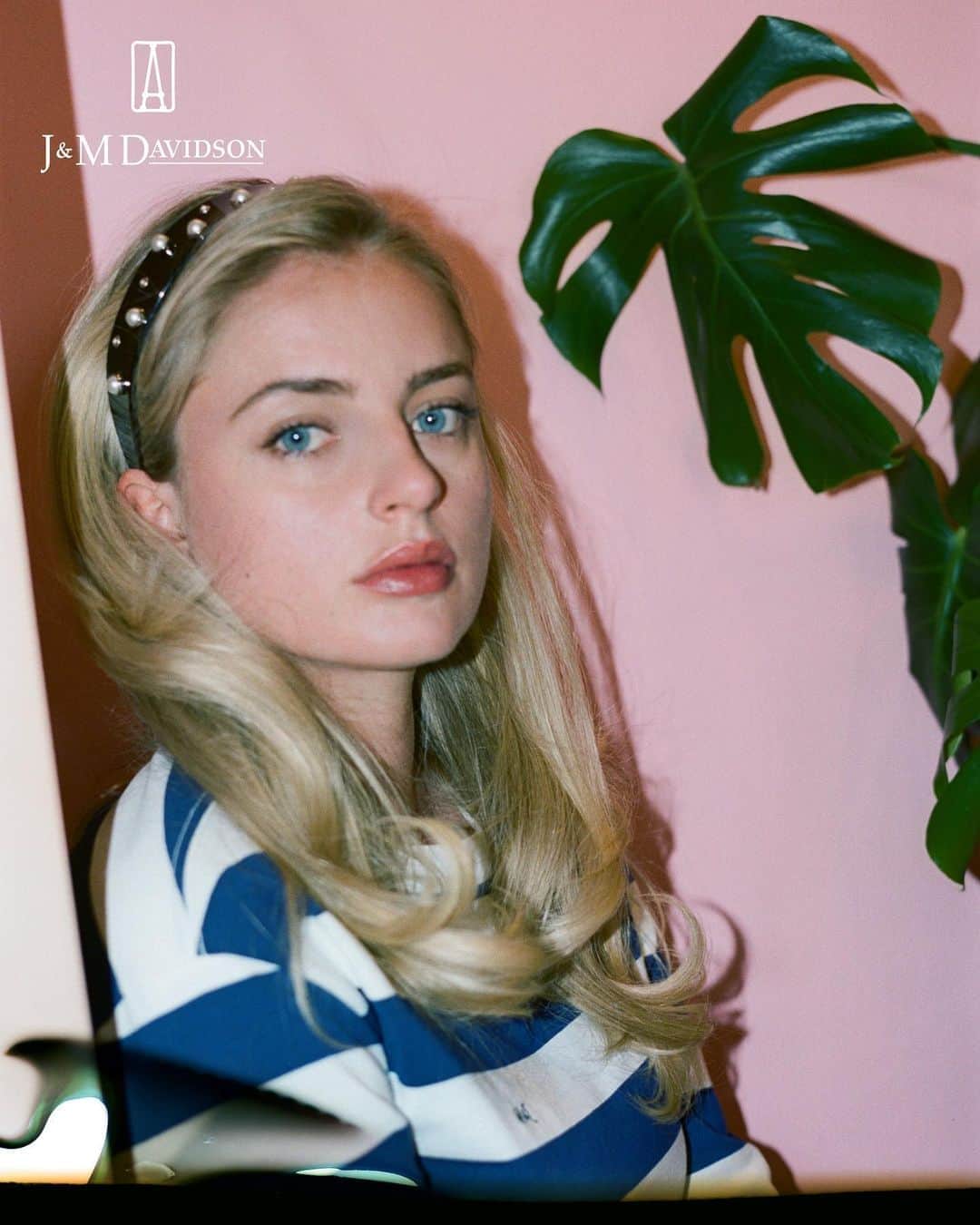 のインスタグラム：「Introducing our new collaboration with hair Maison @alexandredeparis_official   The collection launches exclusively in our flagships in London and Tokyo, and online at jandmdavidson.com today  The campaign is photographed by @indigolewin  Styled by @tom_guinness  Starring @moonbedeaux @harriet.verney @tishweinstock @isabellaboreman @mimi.wade  Hair and Make-Up by @michelahairstylist  Art Direction @reidjamie  Click the link in our bio to discover more   #JMDxADP #AlexandredeParis」