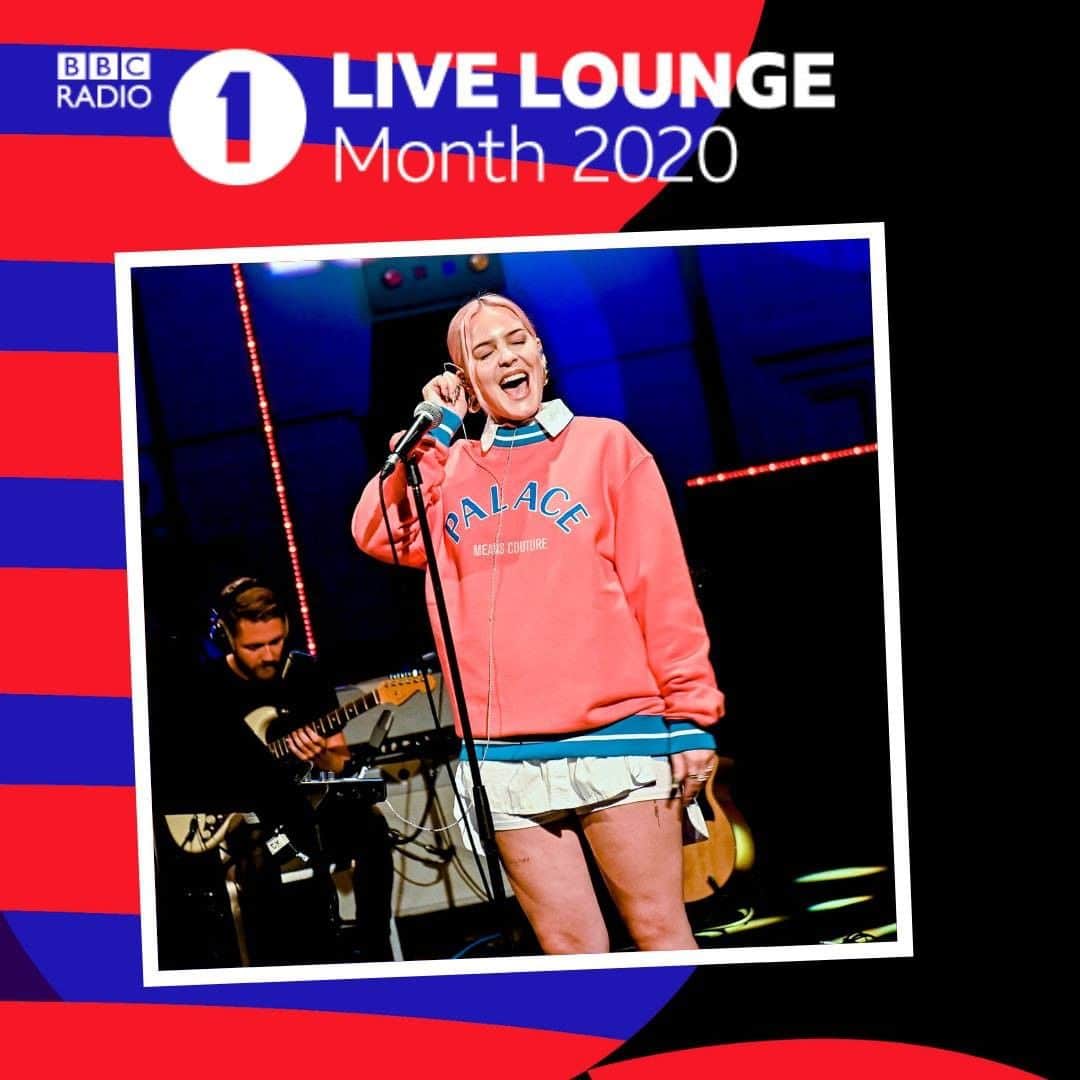 BBC Radioさんのインスタグラム写真 - (BBC RadioInstagram)「If you can only do one thing this week, let it be (re)watching this stunning  @annemarie Live Lounge performance before it leaves the @bbciplayer on Saturday 💕  Featuring:  🎤 'To Be Young' 🎤 cover of 'Watermelon Sugar' by @harrystyles」10月8日 0時30分 - bbcradio1