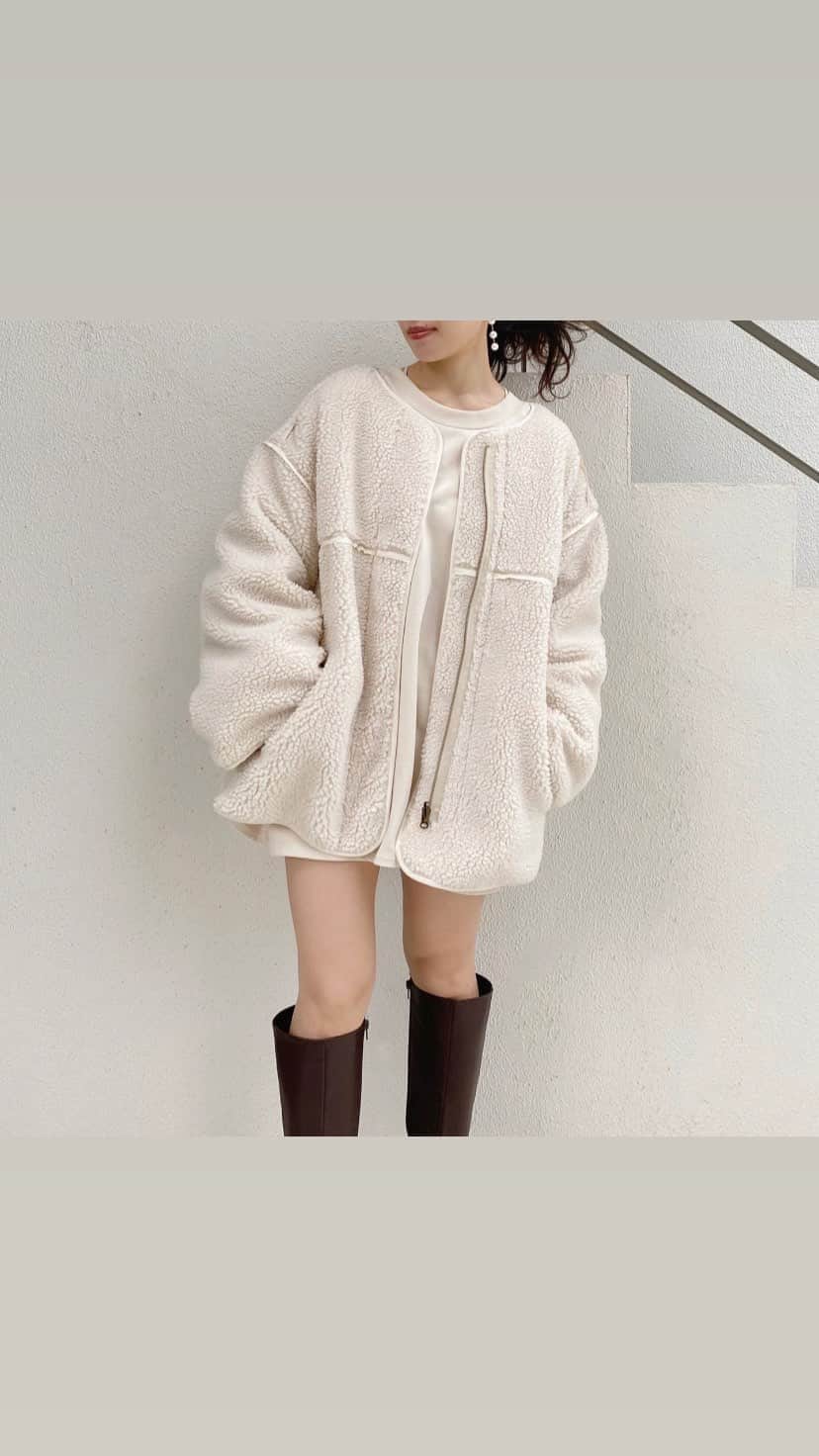 吉田佳菜のインスタグラム：「ㅤㅤㅤㅤㅤㅤㅤㅤㅤㅤㅤㅤㅤ ㅤㅤㅤㅤㅤㅤㅤㅤㅤㅤㅤㅤㅤ 今年のボアも可愛い♡ リバーシブルで反対側はキルティングなのも嬉しい！ ㅤㅤㅤㅤㅤㅤㅤㅤㅤㅤㅤㅤㅤ 明日からいよいよOUTER PRE ORDER会が開催されます！ 詳細や開催店舗などは @whoswhochico の投稿をご覧ください🍁 ㅤㅤㅤㅤㅤㅤㅤㅤㅤㅤㅤㅤㅤ ㅤㅤㅤㅤㅤㅤㅤㅤㅤㅤㅤㅤㅤ #whoswhochico #salonbychico #アウターフェア #kana_chicode #ちわcode ㅤㅤㅤㅤㅤㅤㅤㅤㅤㅤㅤㅤㅤ」