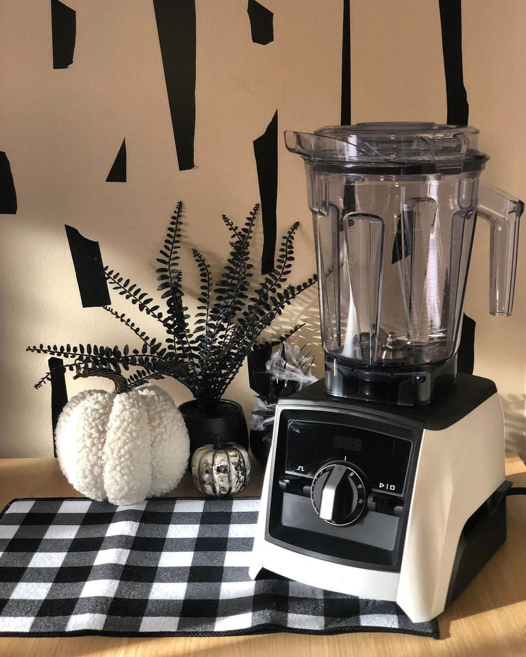 Vitamix Global Headquarters Real foodさんのインスタグラム写真 - (Vitamix Global Headquarters Real foodInstagram)「Spooky vibes all October long 🕸 • Check out our IG story for a recipe that’s to die for 🖤😈 • If you missed the story, no worries! Get the Sweet Potato recipe link in our bio. • #vitamix #soup #sweetpotato #myvitamix #soupseason #soupson #halloween #spooky #fall #autumn #recipes #soups #vegan #wholefoods #plaid」10月8日 0時31分 - vitamix