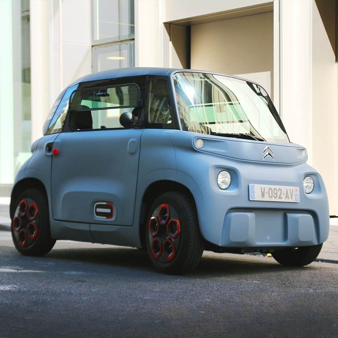 Citroënのインスタグラム：「Citroën Ami - 100% ëlectric, with a customizable design according to your own taste. Grey, Blue, Orange or Khaki? Take your pick! #CitroënAmi #ËlectricforAll #InspirëdbyYouAll #Mobility #UrbanMobility #Urban #Car #Instacar #CarofInstagram #Lifestyle #Electric #Design #City #Fashion」