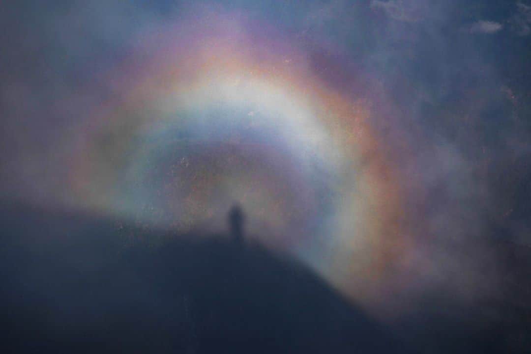 Abhinav Chandelさんのインスタグラム写真 - (Abhinav ChandelInstagram)「That’s me in between a rainbow!!! . That evening I was sitting atop Chandrashila peak, wondering if I should go to Kedarnath or should I just skip it for next year. And during my confusion, I sat there quietly, staring far into the mountains wondering where should I go next.  And just then, a guy sitting next to me asked me to look at the other side of the mountain. So I stood up to watch what was happening, and what I saw was a rainbow forming upon a cloud and my shadow was right in between it.  So yes, that’s a shadow of me standing atop Chandrashila, with rainbow all around me. . Next morning I left for Kedarnath.」10月8日 0時45分 - abhiandnow