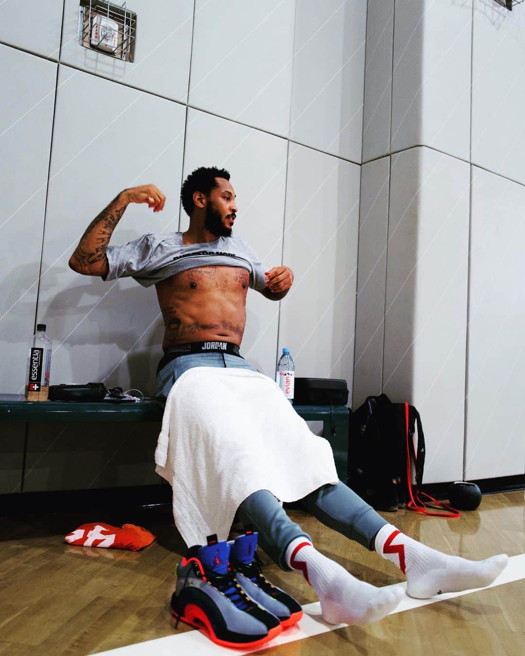 カーメロ・アンソニーのインスタグラム：「When The Music Changes, So Does The Dance! -STAYME7O-」