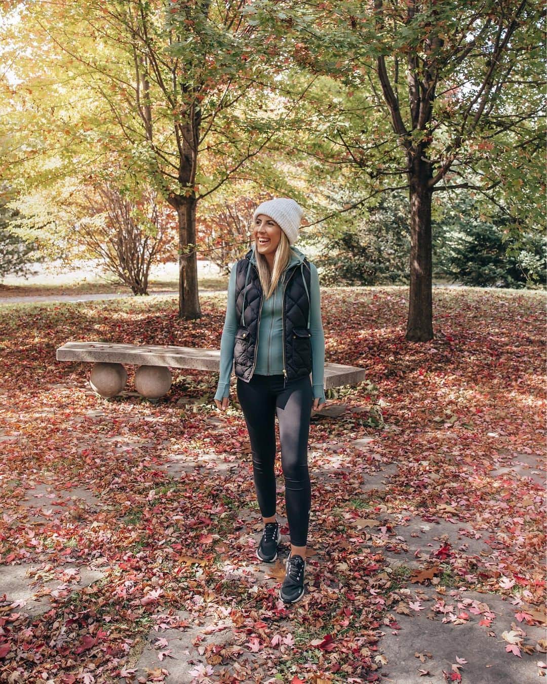 Stephanie Sterjovskiさんのインスタグラム写真 - (Stephanie SterjovskiInstagram)「Getting outside everyday has been a must for my mental health this year 🤎🍁🧡🍂 Thankful for the beauty of each season reminding me of the good that still exists. Also, I just love the sound of leaves crunching under my feet. How about you? 🤗 Sharing some of my fall activewear picks & my outfit details on the blog today! Link in bio. . Details linked here: http://liketk.it/2Ybt4 @liketoknow.it #liketkit #LTKfit #fallfoliage #lululemonleggings #alignleggings #athleticwear #naturewalks」10月8日 0時44分 - stephsjolly
