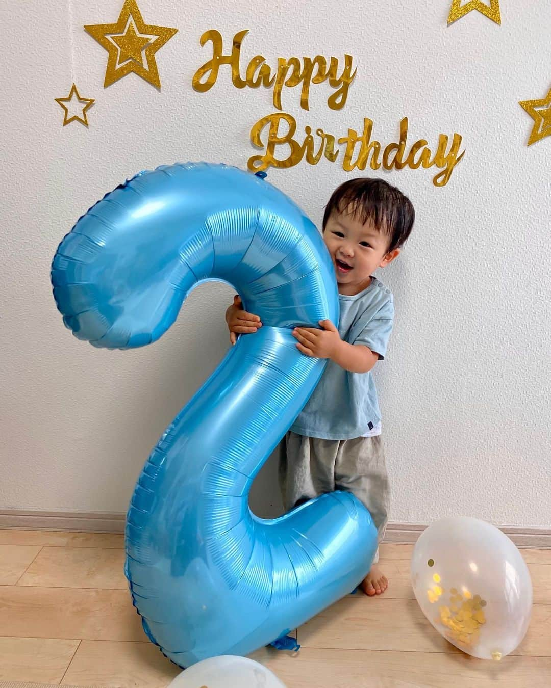 伊藤澄花のインスタグラム：「お誕生日おめでとう♡ 笑って泣いて喧嘩してあっという間に2歳👦🏻 気づいたらいつのまにか(笑)妹もいて 最近可愛がってくれてありがとう☺️  だんだん言葉も話せるようになってきて お友達とも仲良く上手に遊べたり🍒 だけどマイワールド貫いてるところが さすが私の息子っておもう(笑)  これからも健康で元気に育ってね！ だいすき♡  #2歳誕生日 #2歳 #誕生日 #happybirthday #お誕生日おめでとう #男の子ママ #長男 #長男くん #天使の日 #love」