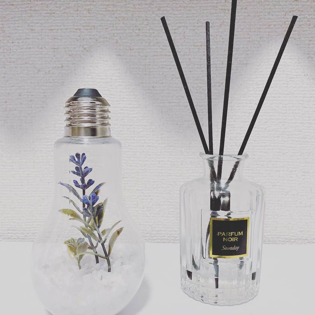 石塚もえのインスタグラム：「部屋の中で唯一女子みたいな部分です😂 普段この写ってる芳香剤か、炭の匂いの物を使用してます☺️   #Instagram#芳香剤#ミスコン #ミス東北学院」