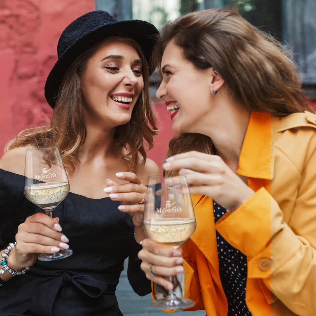 Mionetto Proseccoのインスタグラム：「Non dimenticare di fare sempre quello che ti rende felice!⭐🧡⁣⁣ ⁣⁣ Bevi Mionetto responsabilmente」