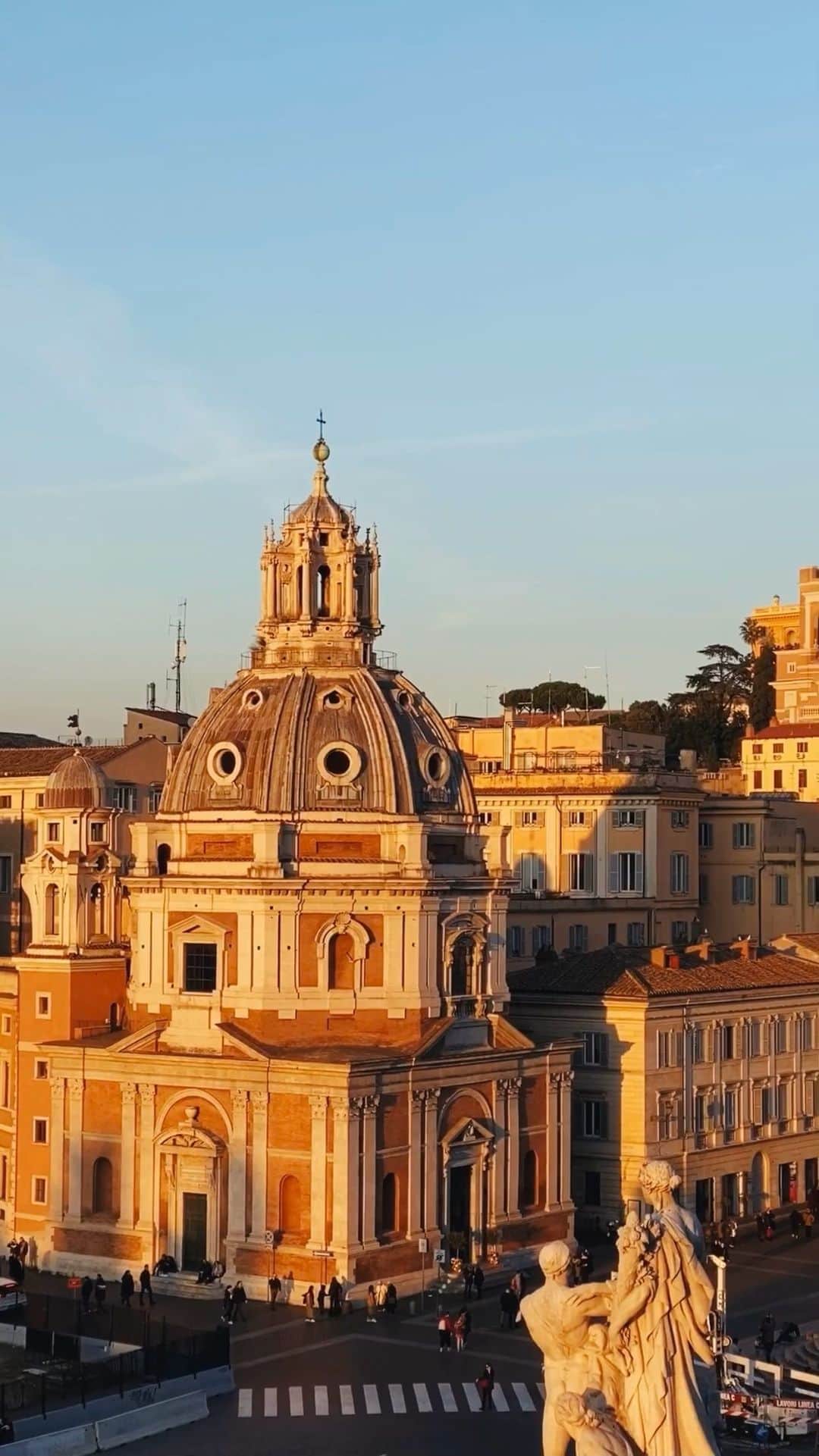 のインスタグラム：「Rome is the city of echoes, the city of illusions, and the city of yearning. – Giotto di Bondone」