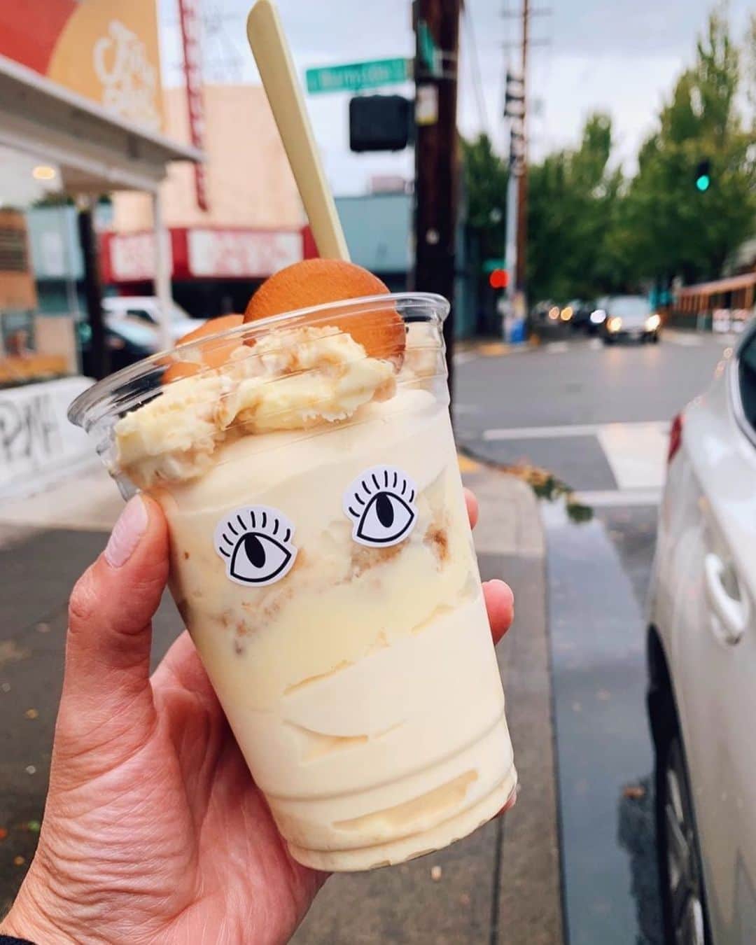 Portlandさんのインスタグラム写真 - (PortlandInstagram)「All eyes locked in on this Banana Pudding Sundae👀💛 - 📷: @trailofcrumbs  📍: @cheeseandcrack  #Portland #PDX #PortlandNW #Foodie」10月8日 0時58分 - portland