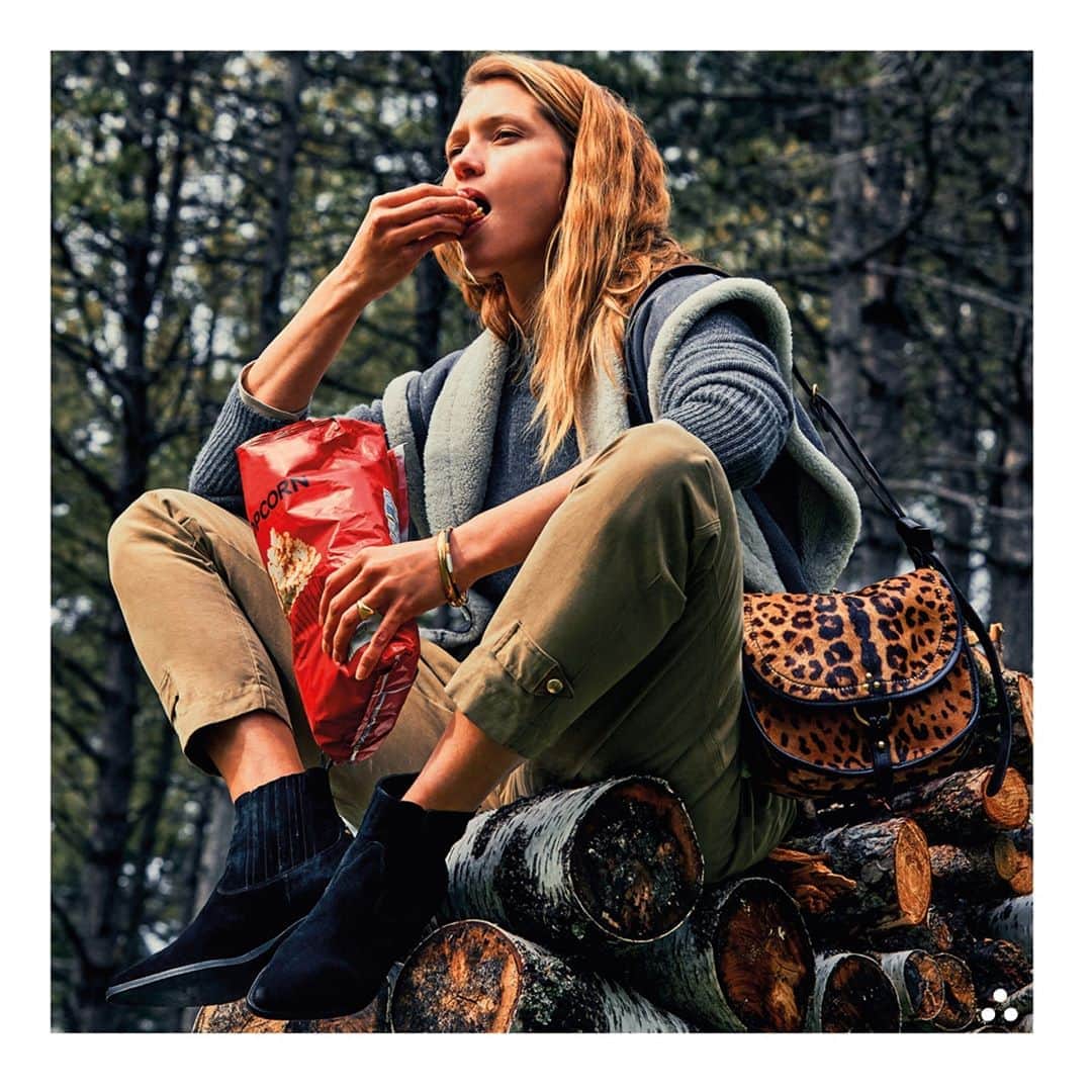 のインスタグラム：「Snacks? Check. Felix? Check. Edith? Check. Ready for an adventure! #JeromeDreyfuss . . Art Direction & Photo @germainchauveau Style @claire_dhelens Model @hanajirickova #jeromedreyfussfelix #jeromedreyfussedith #rootsdeluxe #aw20」