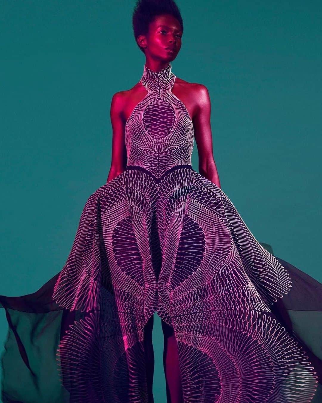 Iris Van Herpeさんのインスタグラム写真 - (Iris Van HerpeInstagram)「The 'Hypertube' dress undulating within @LOfficielItalia's September 2020 issue, lensed by @DomenVanDeVelde ~  Model: @Vaquel__ Styling & Art Direction: @Pablo_Patane Make-up: @Fausto_Cavaleri_ Hair: @JoeriRouffa  #irisvanherpen #couture #sensoryseas #lofficiel」10月8日 1時00分 - irisvanherpen