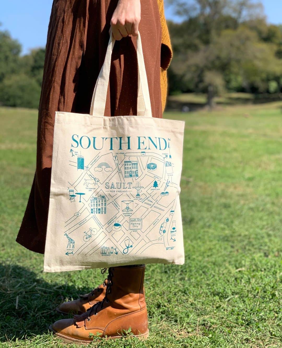 マップトートのインスタグラム：「We LOVE working on custom maps, and especially for our friends over at @saultnewengland ! Check out this South End tote and if you are ever in Boston or Portsmouth be sure to stop by their shop and say hi!⁠ .⁠ .⁠ .⁠ #CustomMaptote #CustomToteBags #SouthEnd」