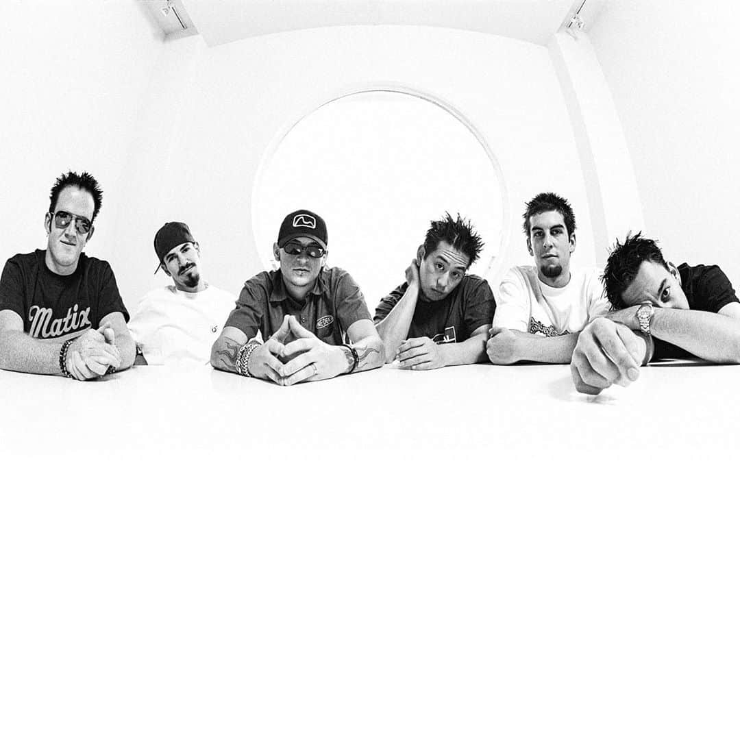 のインスタグラム：「“We put our heart and soul and blood, sweat and tears and all the other cliches into Hybrid Theory and those fans were connecting with it in the same way. There was a really strong and intense bond with a lot of those early fans, some of whom became what we call lifers.” -DF/@phoenixlp #HybridTheory20」
