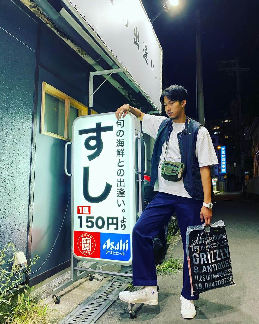 ソウタヤマモトさんのインスタグラム写真 - (ソウタヤマモトInstagram)「【#コーデヤマモト】 こんばんは、更新頻度上げてきてます、ゴブサタヤマモトです。  フォロワーが減ってるのに気づいて、投稿頻度上げたら、フォロワー減りました。僕はそんなことではめげません。さらに頻度上げていきます。おちりちん。  Tシャツ:proclub ベスト:sassafras パンツ:used 靴:converse 鞄:porter 靴と鞄の漢字:似てる すし:1皿150円より 旬の海鮮との出逢い:なに？  #ソウタヤマモト #コーデヤマモト #proclub #sassafras #usedclothing #porter #converse #MHL #adsr #おちりちん」10月8日 1時06分 - sota_tim