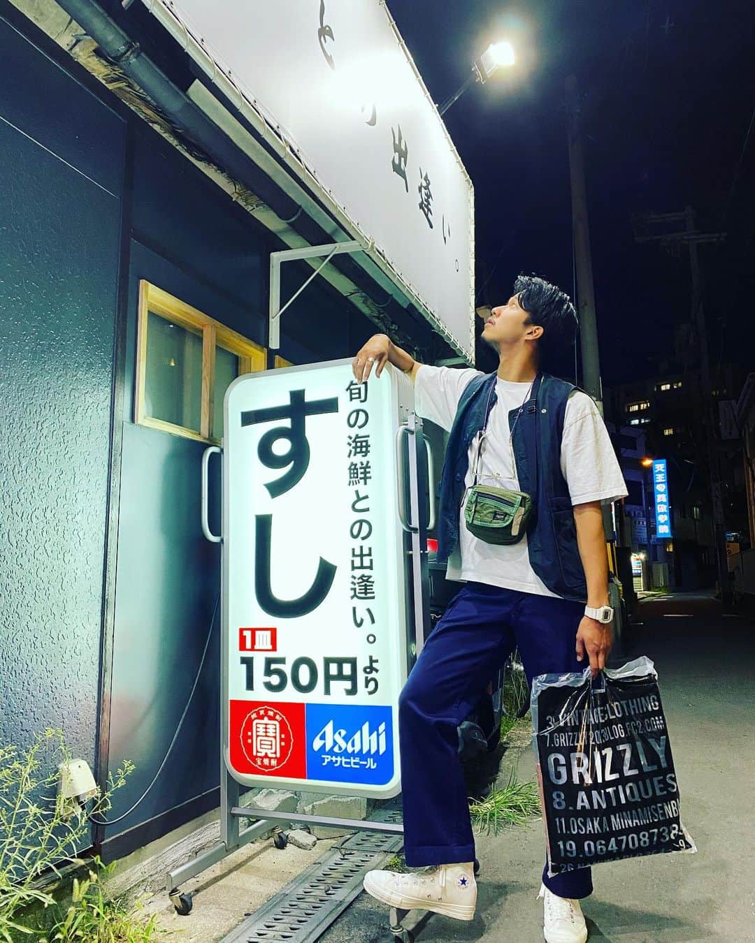 ソウタヤマモトさんのインスタグラム写真 - (ソウタヤマモトInstagram)「【#コーデヤマモト】 こんばんは、更新頻度上げてきてます、ゴブサタヤマモトです。  フォロワーが減ってるのに気づいて、投稿頻度上げたら、フォロワー減りました。僕はそんなことではめげません。さらに頻度上げていきます。おちりちん。  Tシャツ:proclub ベスト:sassafras パンツ:used 靴:converse 鞄:porter 靴と鞄の漢字:似てる すし:1皿150円より 旬の海鮮との出逢い:なに？  #ソウタヤマモト #コーデヤマモト #proclub #sassafras #usedclothing #porter #converse #MHL #adsr #おちりちん」10月8日 1時06分 - sota_tim