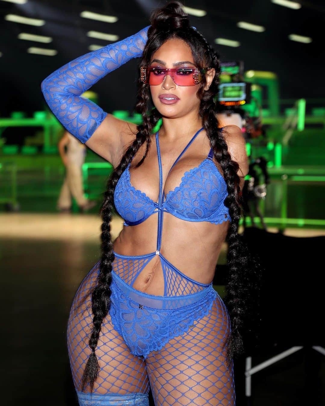 NYFW（ニューヨークファッションウィーク）さんのインスタグラム写真 - (NYFW（ニューヨークファッションウィーク）Instagram)「The @savagexfenty crew came to slay! Swipe for a few looks from the latest runway show from @badgalriri.⁠⠀ .⁠⠀ Shown here: @caradelevingne, @miss5thave_, @k_0_l_e_, @alealimay, @phenixsoul and @vanesssaromo. 📸 by @gettyimages」10月8日 1時20分 - nyfw