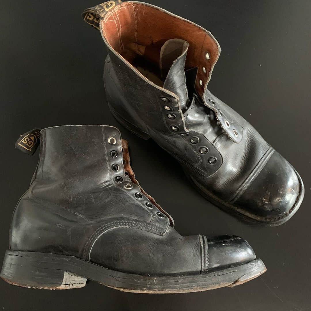 のインスタグラム：「Grenson Archive 1930’s - We took this boot and replicated it to create Shoe 9. To see this and the rest of the Archive Collection click the link in Bio  #grensonarchivecollection #grensonarchive #madeinengland #builttolast #northamptonshire #factory #craft #grensoncommunity #thegoodshoe」