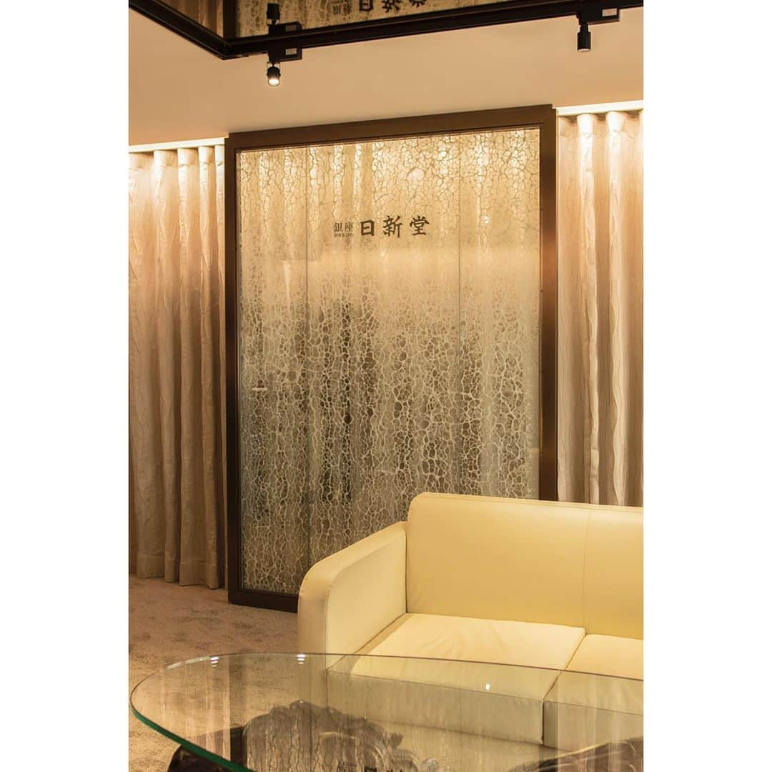 Wajueさんのインスタグラム写真 - (WajueInstagram)「#wajue #和紙壁紙 #lighting #wallpaper #japanesewallpaper #wallcovering #light #textures #luxuryhomes #surfacedesign #ecomaterials #interiordesign #interior #design #interiordesigner #interior_design #interiorart #interiorstyle #hoteldesign #hoteldesigner #shopdesign #shopdesigner #hoteldecor #materials #handmade #luxurylifestyle #luxurydesign #designideas #deco #artwork」10月8日 1時34分 - washi_worx