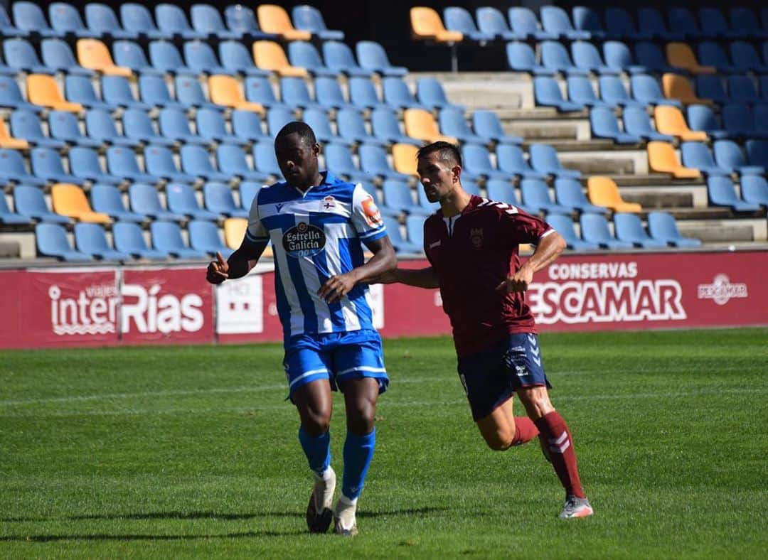 のインスタグラム：「Una pena el resultado y la expulsión. Debuté y me expulsaran y ahora vuelvo a redebutar en Pasaron y me expulsan!!! Lo siento equipo y espero que no vuelva a pasar.😔🤜🤛🤙💪 @pontevedra_cf_sad」