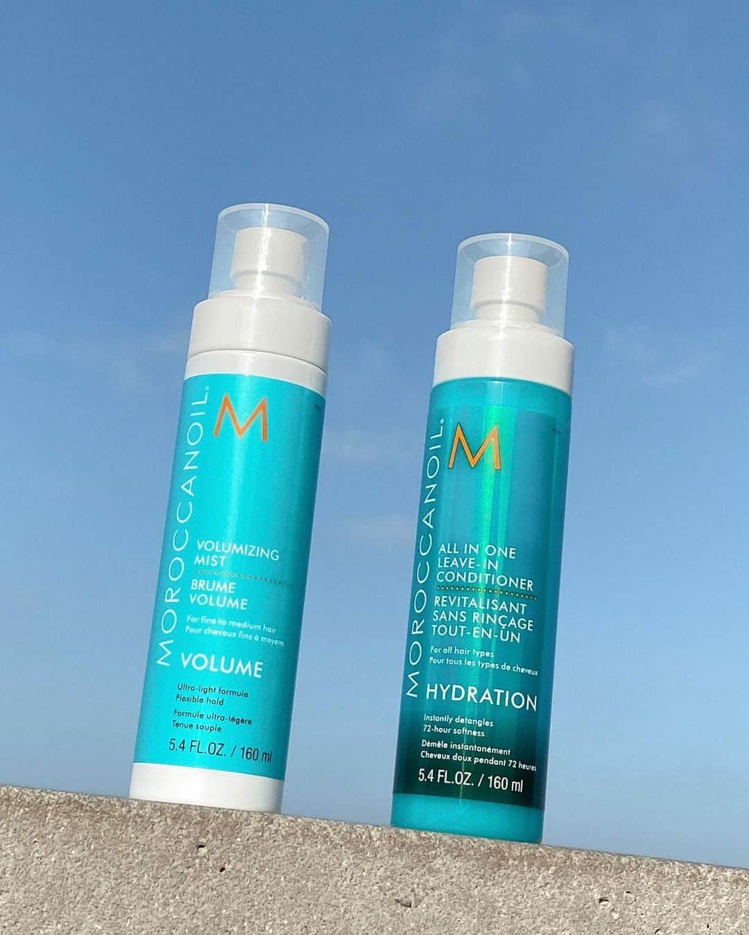 Marianna Hewittさんのインスタグラム写真 - (Marianna HewittInstagram)「Two steps I ✨always✨ do in my hair routine are leave in conditioner and volumizing spray. This makes for a perfect base before styling my hair.   Step 1: Use @moroccanoil all in one leave in conditioner on towel dried hair to detangle, hydrate and protect (plus it smells SO GOOD)  Step 2: Spray the volumizing mist on your hair from roots to ends to give weightless volume Step 3: blow dry then style   Available at @sephora #MoroccanoilPartner」10月8日 1時47分 - marianna_hewitt
