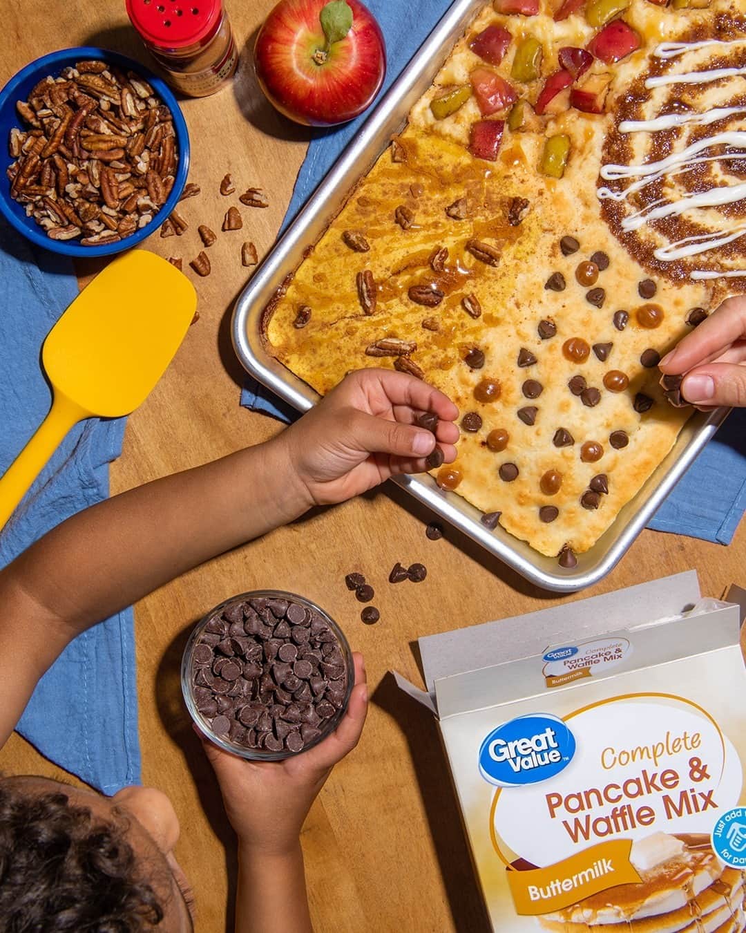Wal-Mart Stores, Incのインスタグラム：「Bring some variety back to the breakfast table with sheet PAN-cakes. Narrowing down flavor choices won’t be easy... but you can’t go wrong with 🍏 pie or 🎃 spice right now. Just sayin’.」