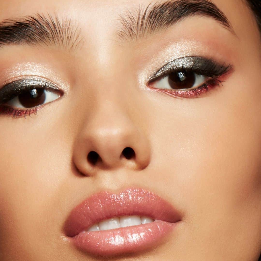 M·A·C Cosmetics UK & Irelandさんのインスタグラム写真 - (M·A·C Cosmetics UK & IrelandInstagram)「You went WILD for our silver-dipped lips 🪐 So how about an eye to match? Tell us what you think below ✨ ⁠ Look created using our NEW Frosted Firework Collection - if you haven’t heard yet, you can shop it EARLY on maccosmetics.co.uk 🎅 ⁠ #MACCosmeticsUK #MACCosmeticsUK⁠ #MACChristmas #MACChristmasKits⁠ #ChristmasGifts #Christmas #PerfectGift #ChristmasBeauty #Gifts #ChristmasGifting」10月8日 2時02分 - maccosmeticsuk