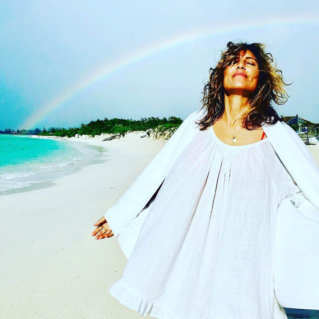 ジェニファー・エスポジートのインスタグラム：「🎼🎼🎤🎤” Oh the sun will come out tomorrow, bet your bottom dollar that tomorrow, they’ll be sun”  I’ve never been so muther fu@$ing happy to see my mail in my entire life!!!!  #vote are you registered??? Link in bio!!   Hey -also follow my new production company @arebelliousact will be doing some live interviews there soon. #getrebellious」