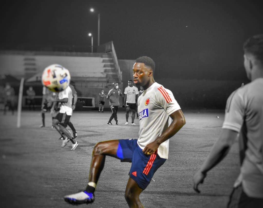 サッカー コロンビア代表チームのインスタグラム：「📸 👊  @daosanchez13   #VamosColombia 🇨🇴」