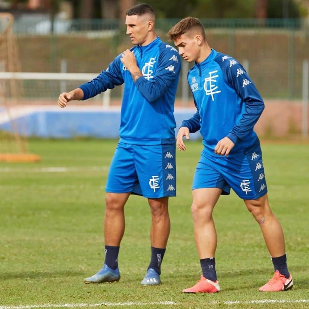 リデル・マトス・サントスのインスタグラム：「Mais um dia de treino finalizado 🔥」