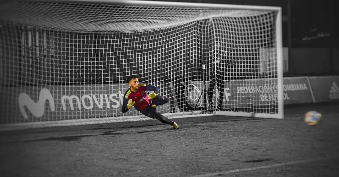 サッカー コロンビア代表チームのインスタグラム：「📸 🧤🔥  @kmilov12   #VamosColombia 🇨🇴」
