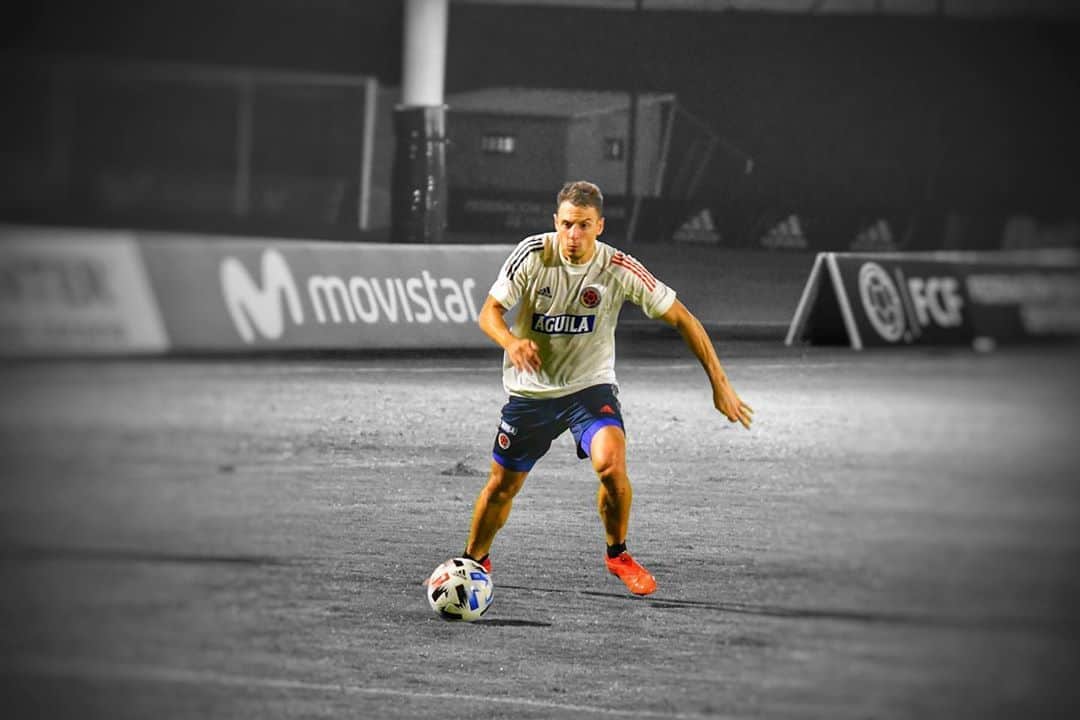サッカー コロンビア代表チームのインスタグラム：「📸🏃‍♂️  @santiagoarias13   #VamosColombia 🇨🇴」