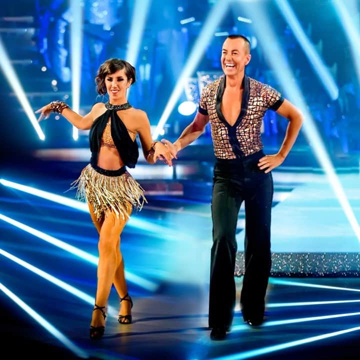 ジュリアンマクドナルドのインスタグラム：「Looking back at my time at @bbcstrictly, I had so much fun dancing with my dear friend @jmanrara in Team Sparkle!✨  From the Cha Cha to Salsa I learned so much from her and I am now so excited to see the new @bbcstrictly celebrity lineup for 2020!   Good luck to all the contestants and coaches, looking forward to tuning in on the 24th of October for the new season!   Here I am dancing the Cha Cha to 'Vogue'  on my first week with Janette 💫」