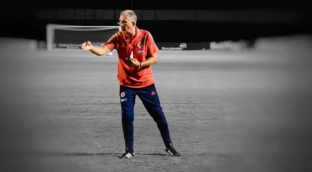 サッカー コロンビア代表チームのインスタグラム：「📸✍🏼🗒  @carlosqueiroz_   #VamosColombia 🇨🇴」