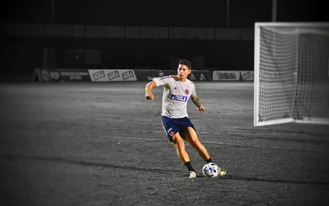 サッカー コロンビア代表チームのインスタグラム：「📸 #️⃣1️⃣0️⃣ ⚡️  @jamesrodriguez10   #VamosColombia 🇨🇴」